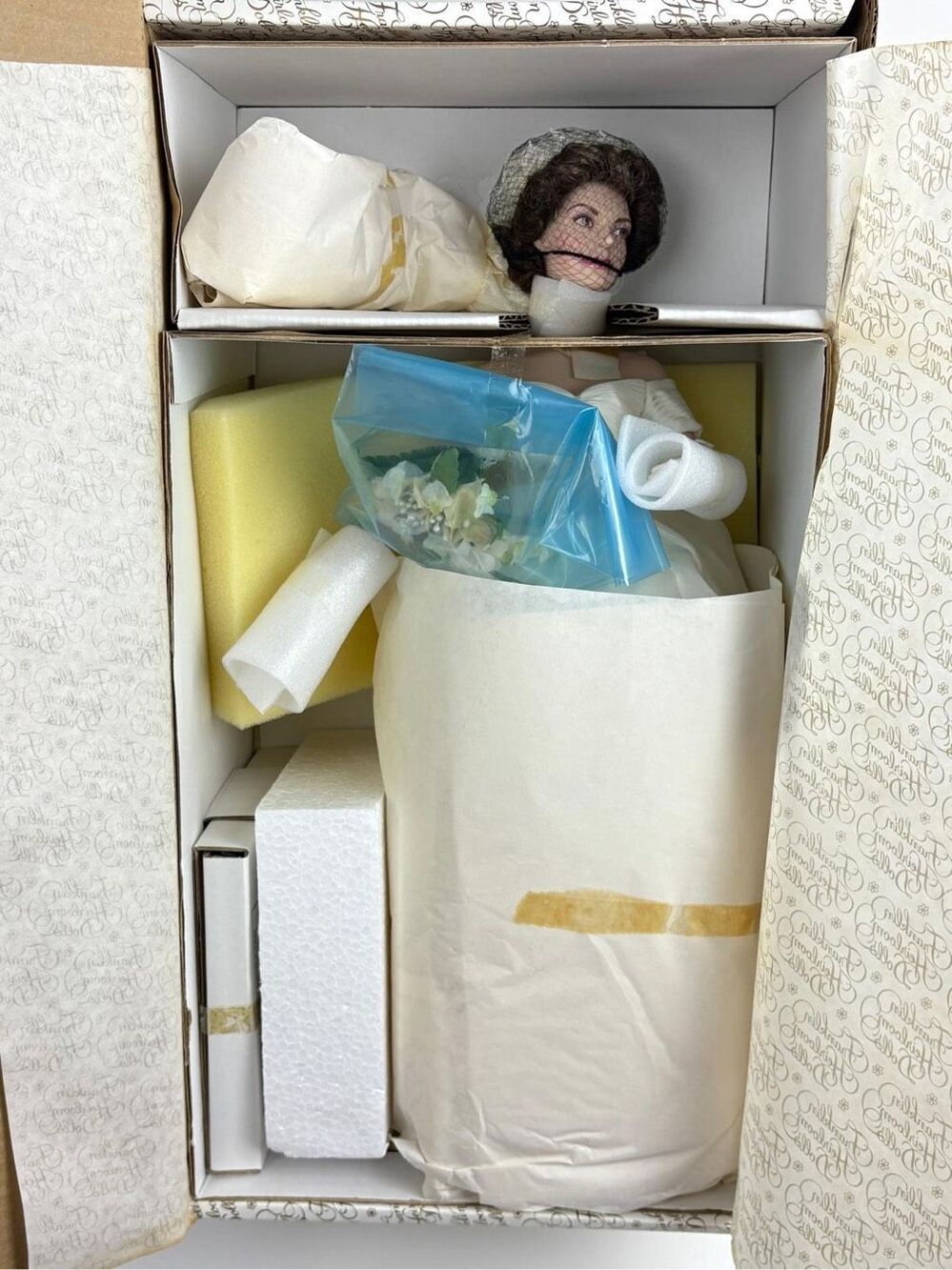 NEW Franklin Mint Heirloom Jackie Kennedy Porcelain Bride Doll 16in NRFB